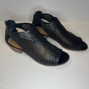Black Leather Sandals with Open-Sided Design and Low Heel